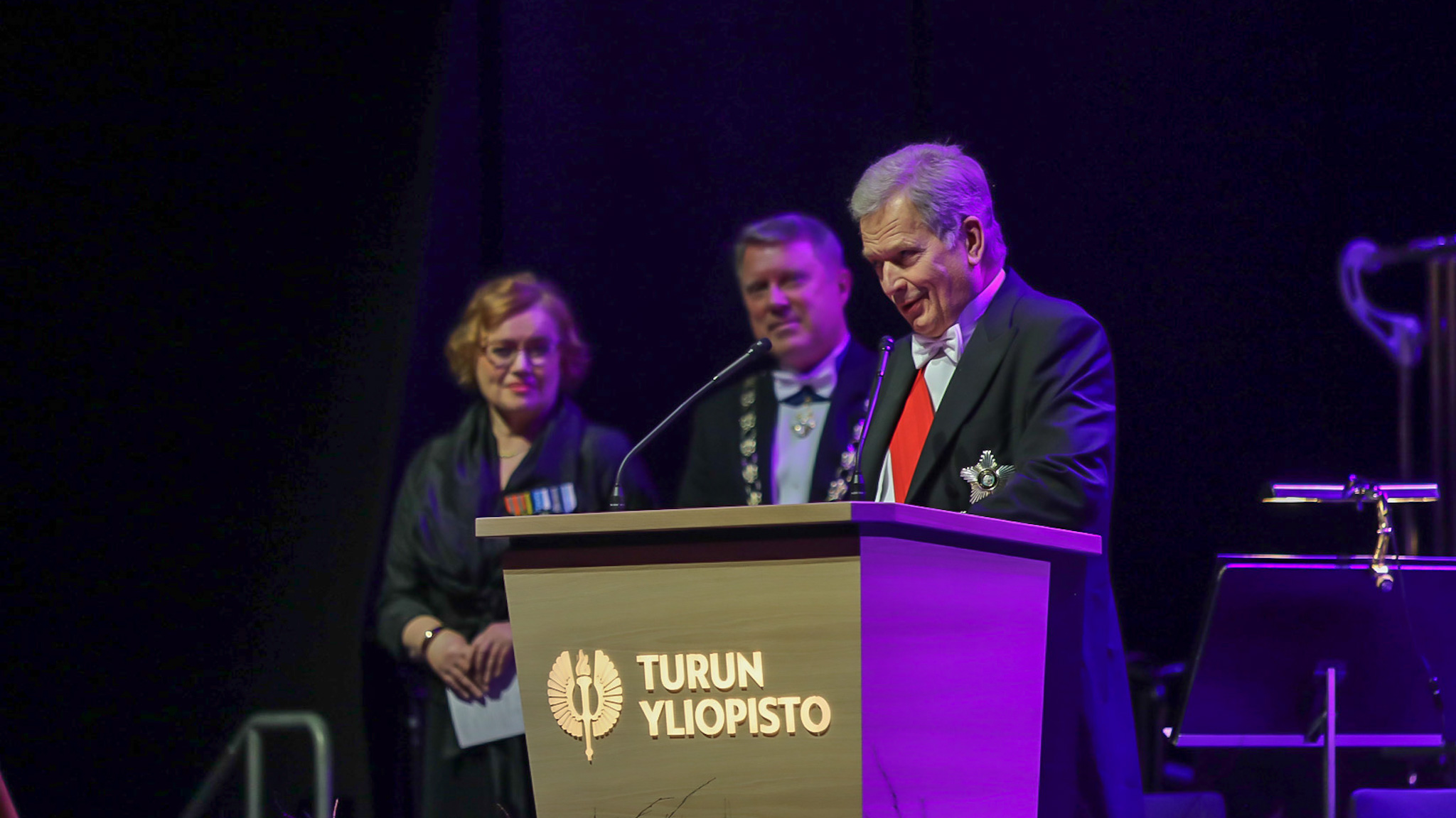 Tasavallan presidentti Sauli Niinistö vastaanotti vuoden alumnin tunnustuksen
