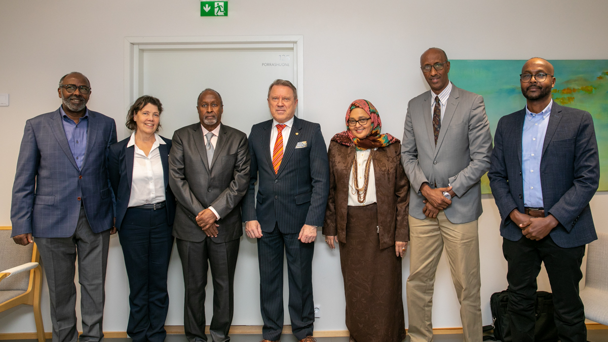 Representatives of the Somali National University together with Rector Jukka Kola.