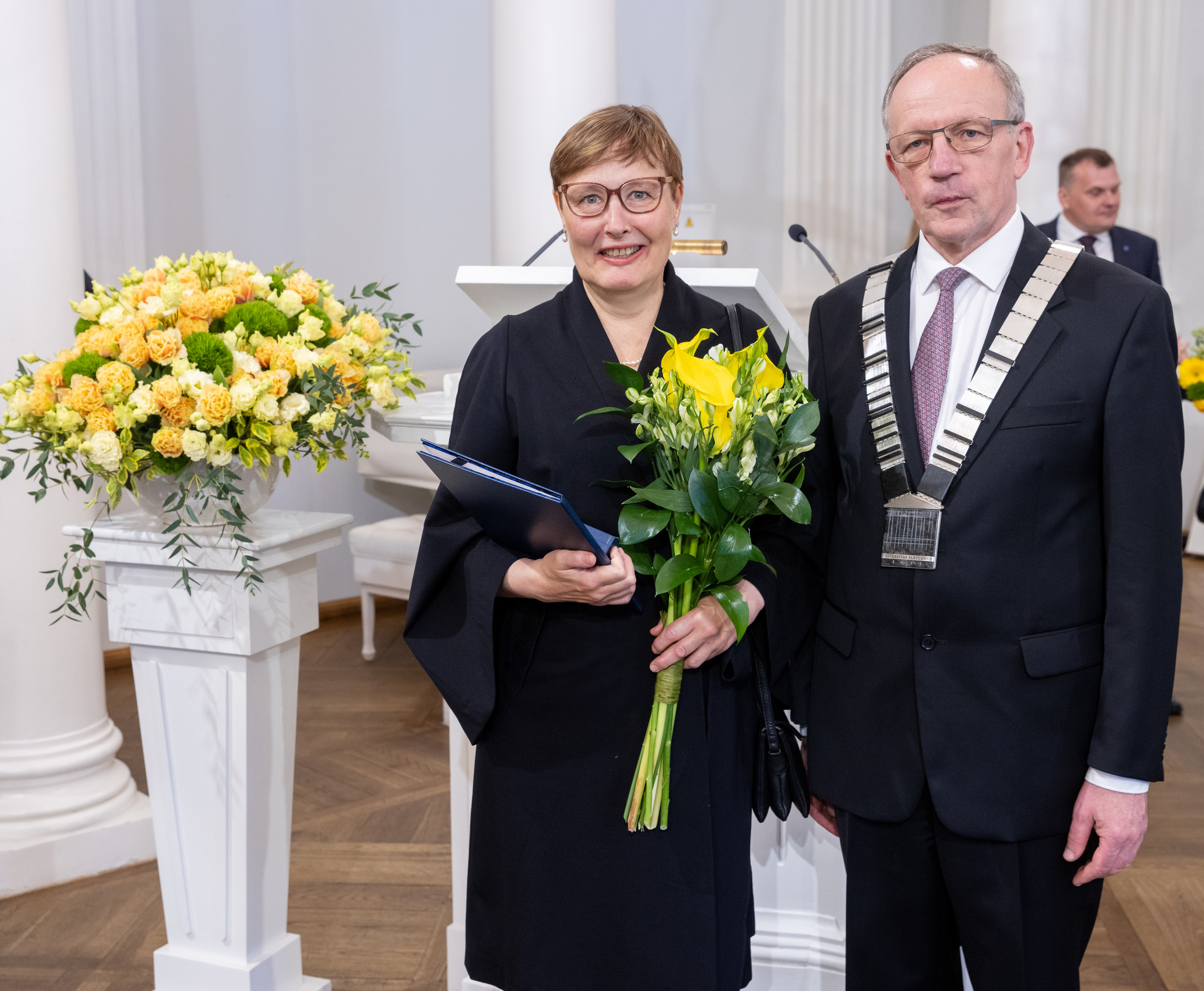 Suomen kielen professori Marja-Liisa Helasvuo ja Tarton yliopiston rehtori Toomas Asser.