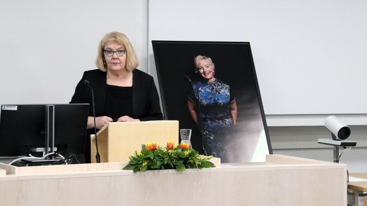 Helena Leino-Kilpi ja Maritta Välimäen muotokuva.