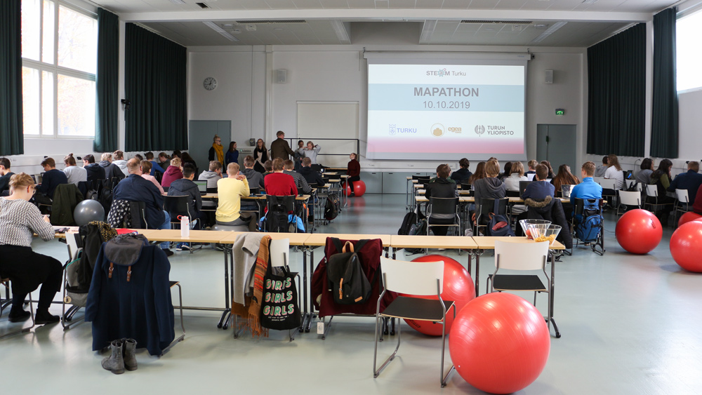 Mapathon-tapahtuma järjestettiin Kerttulin lukiossa.