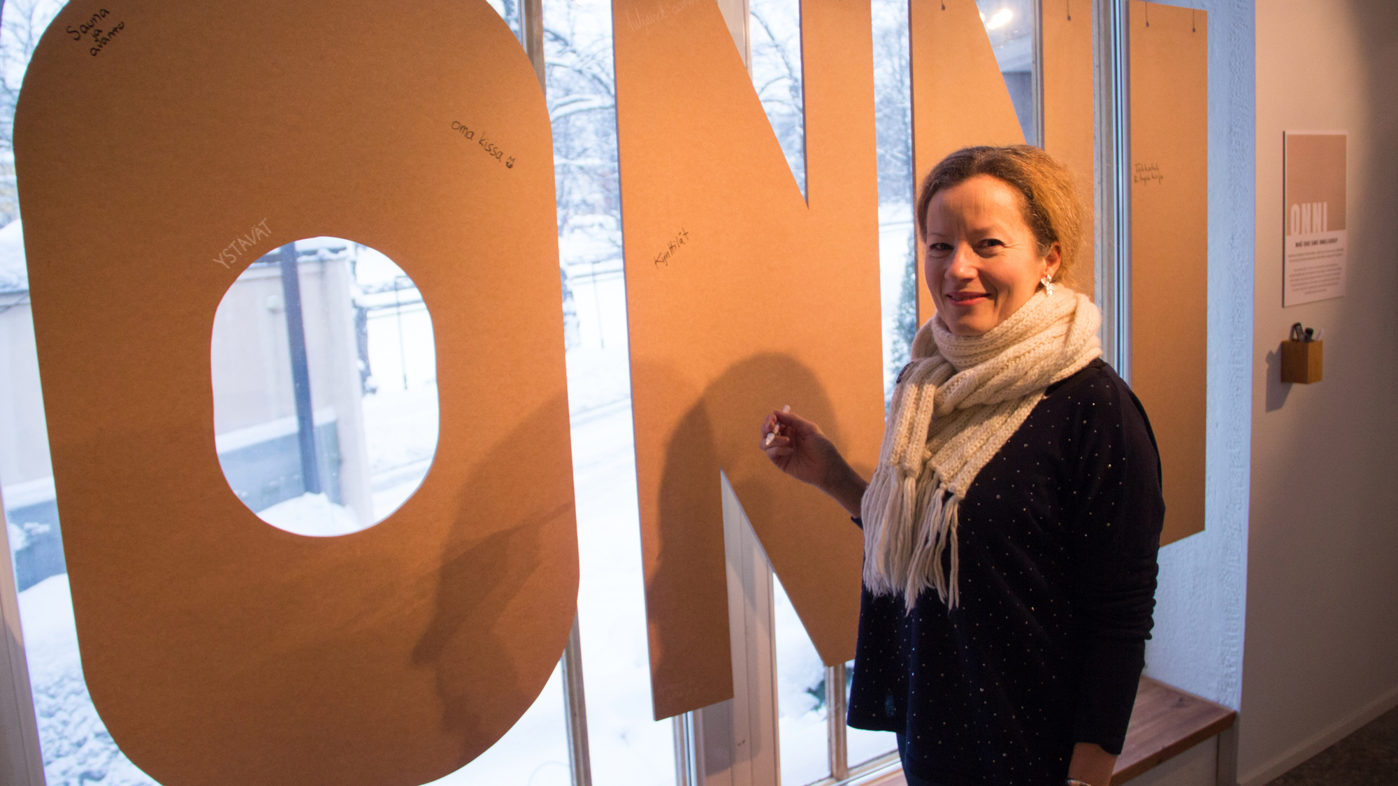 Riikka Kevo kirjoittaa vastauksia "Onnellisuuden tilaan"