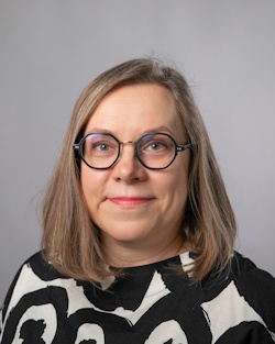 Anu Kröger lähikuvassa.