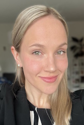 Milla Hollmén lähikuvassa.