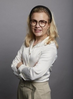 Petra Parviainen lähikuvassa.