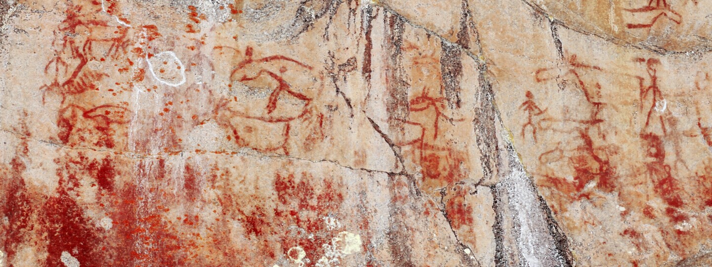 Esihistoriallisia hirviä esittäviä kalliomaalauksia Ristiinassa