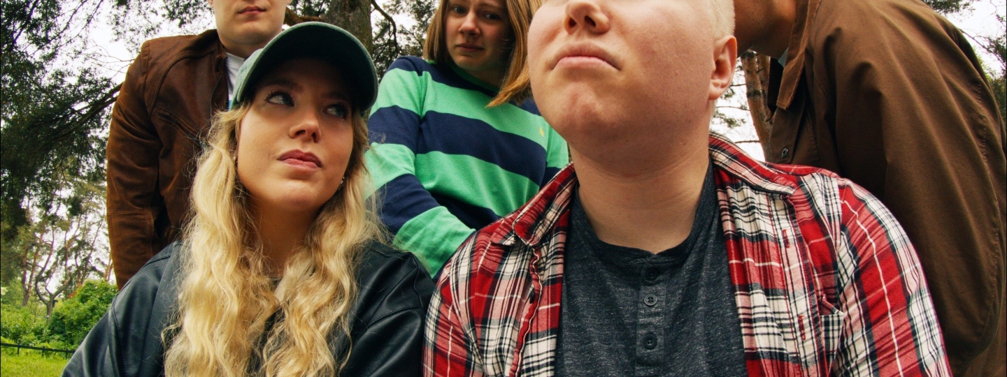 Nuoret_puistossa_Pori