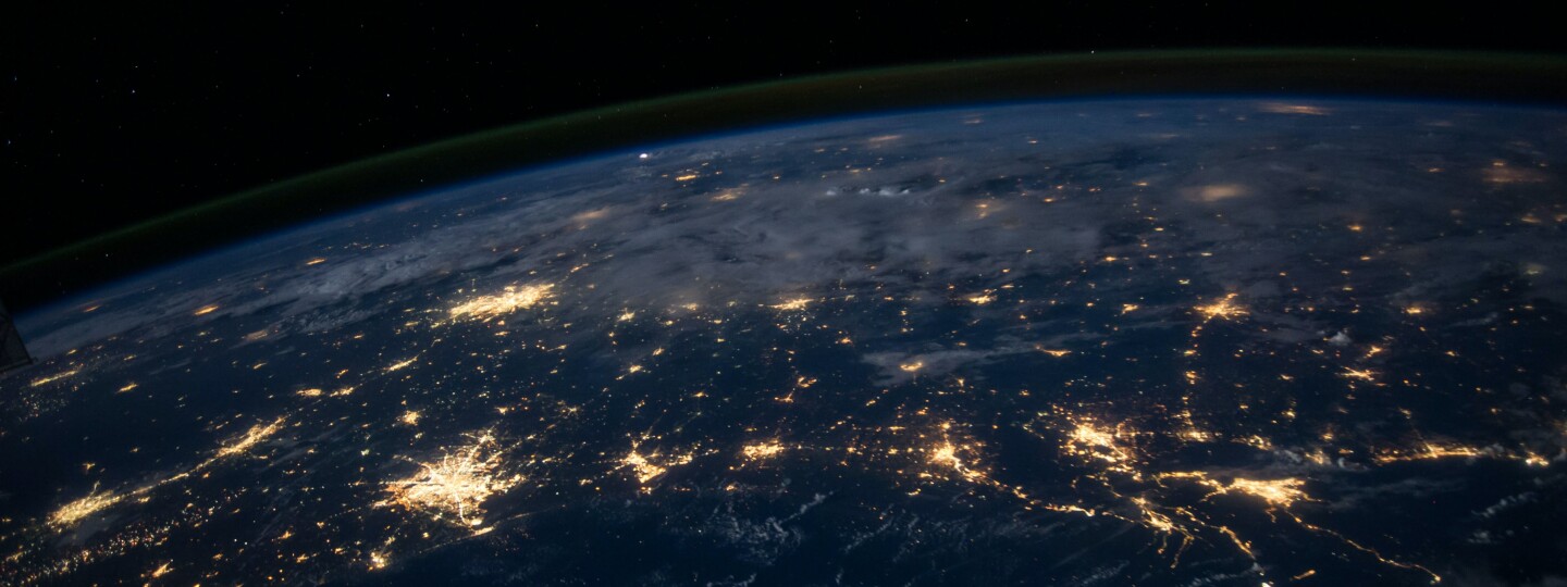 Kuva maapallon pinnasta avaruudesta katsottuna.