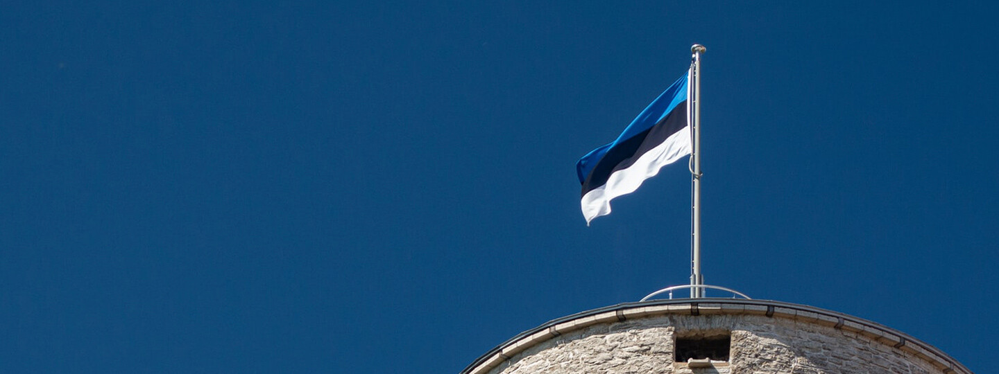 Viron lippu tornissa.