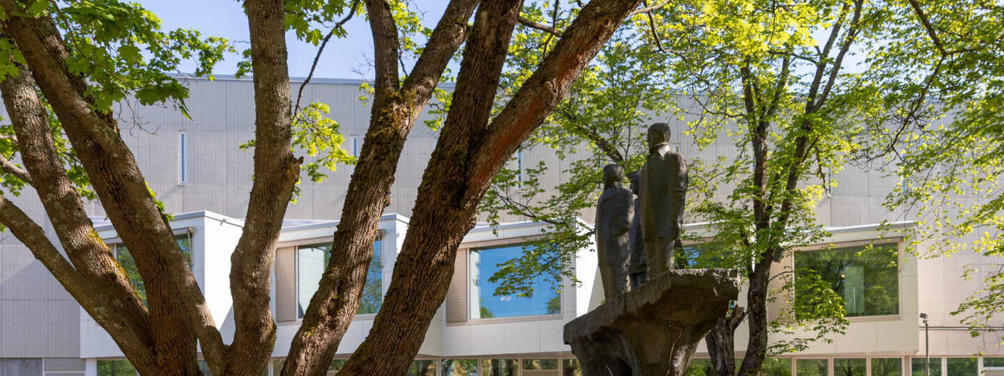 UUTISKUVA paarakennus kolme vekkulia kesa