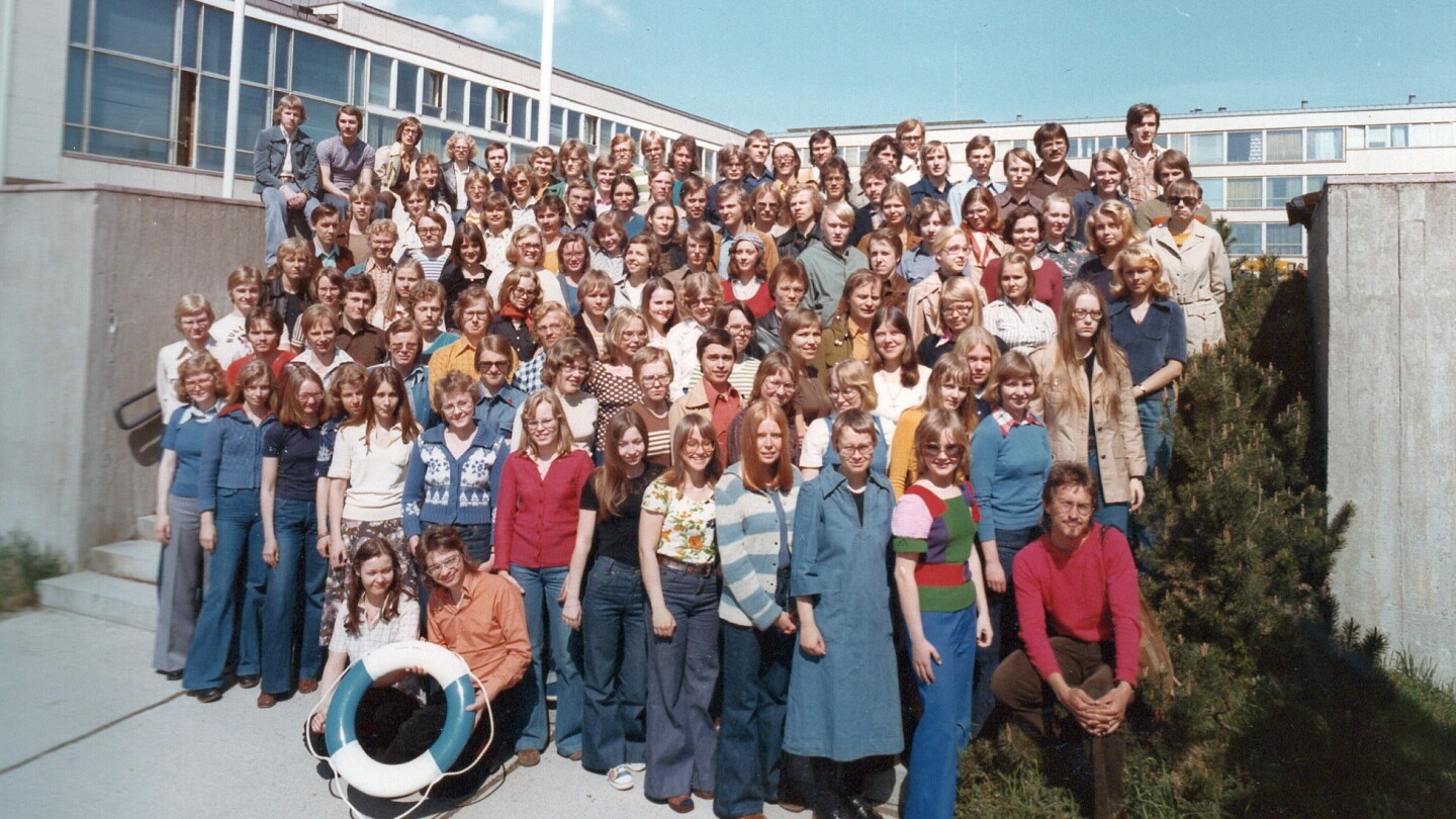 Alumnit Yliopistonmäellä vuonna 1975