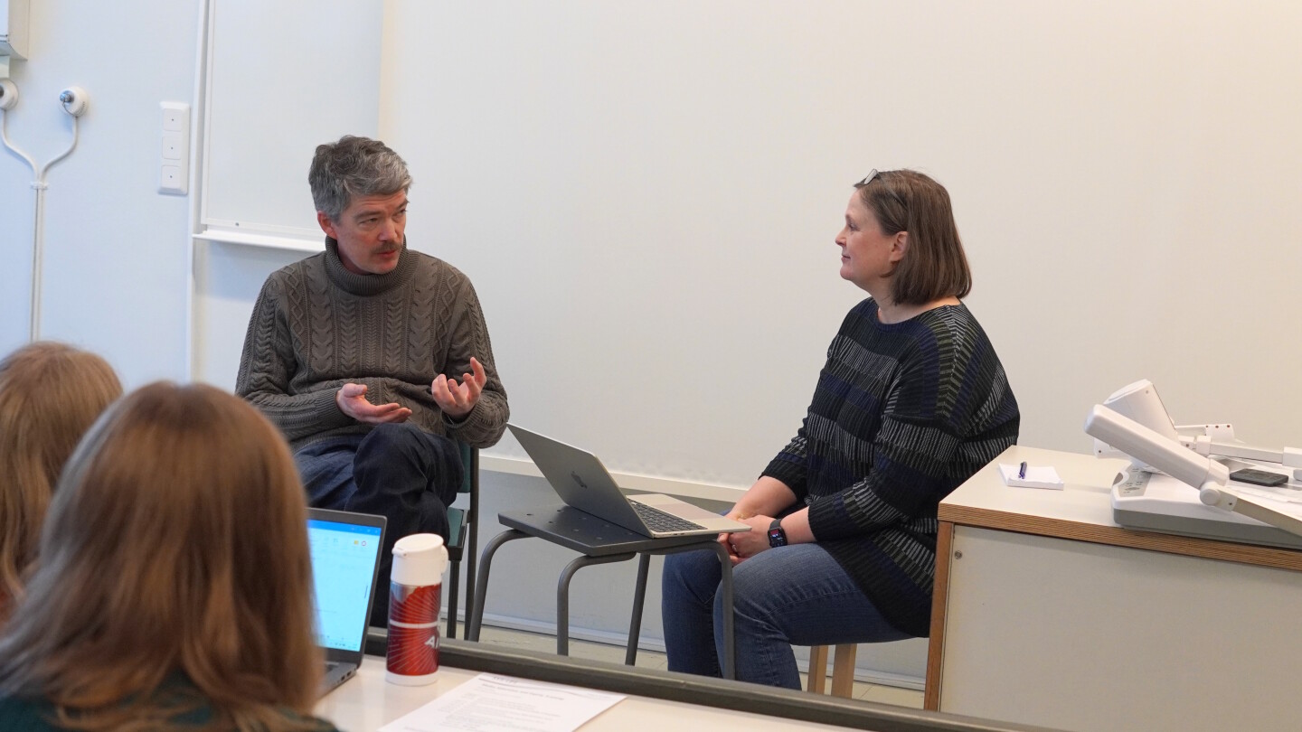 David Molnar talking with Sari Sarelius