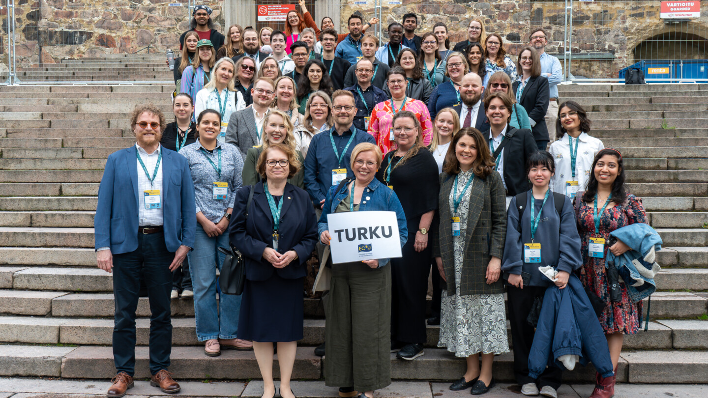 Representatives of Turku posing for a group photo