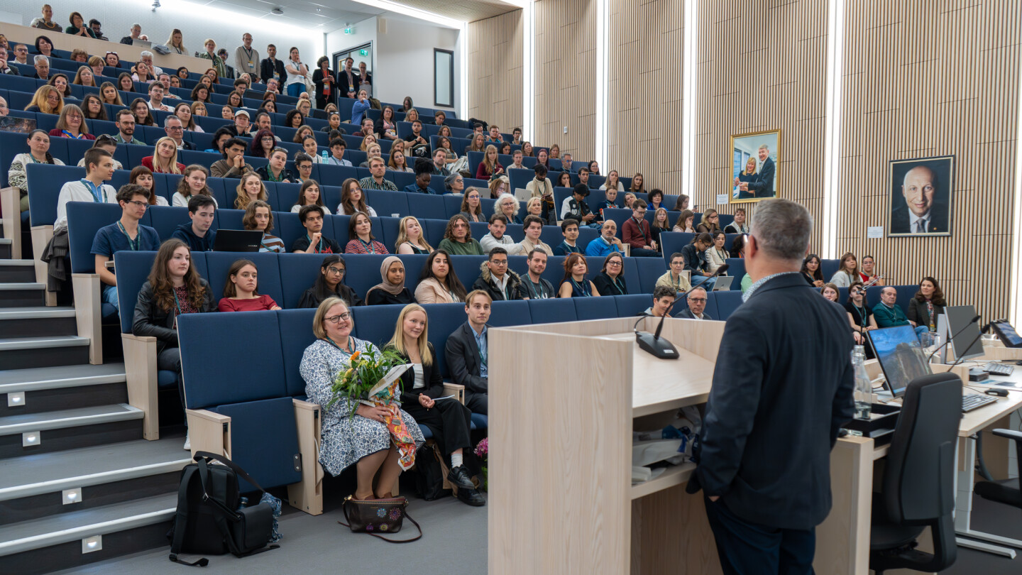 Audience listening to Ludovic Thilly's closing words