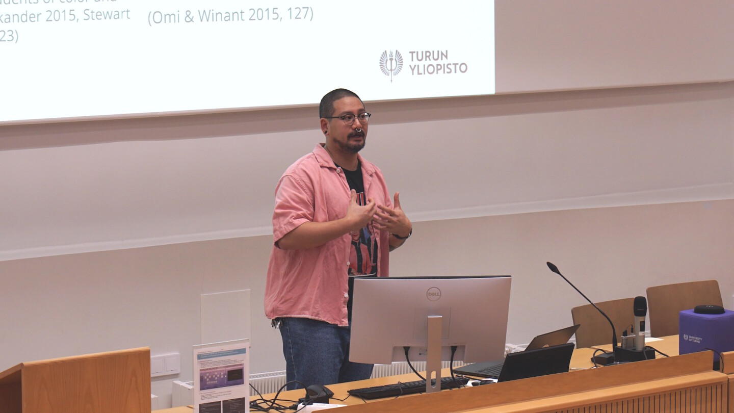 Hai Nguyen puhumassa