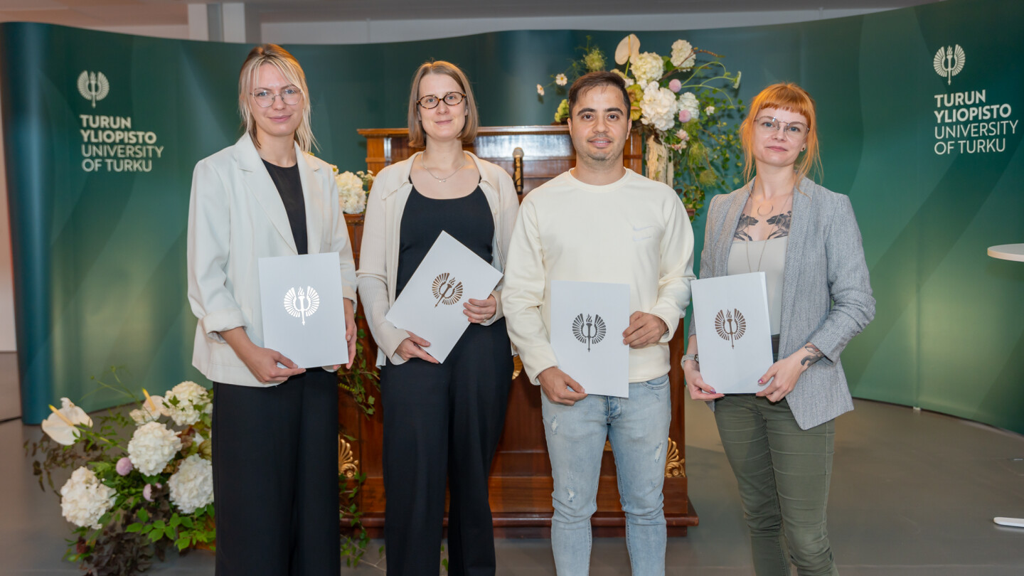 väitöskirjapalkintojen saajat yhteiskuvassa