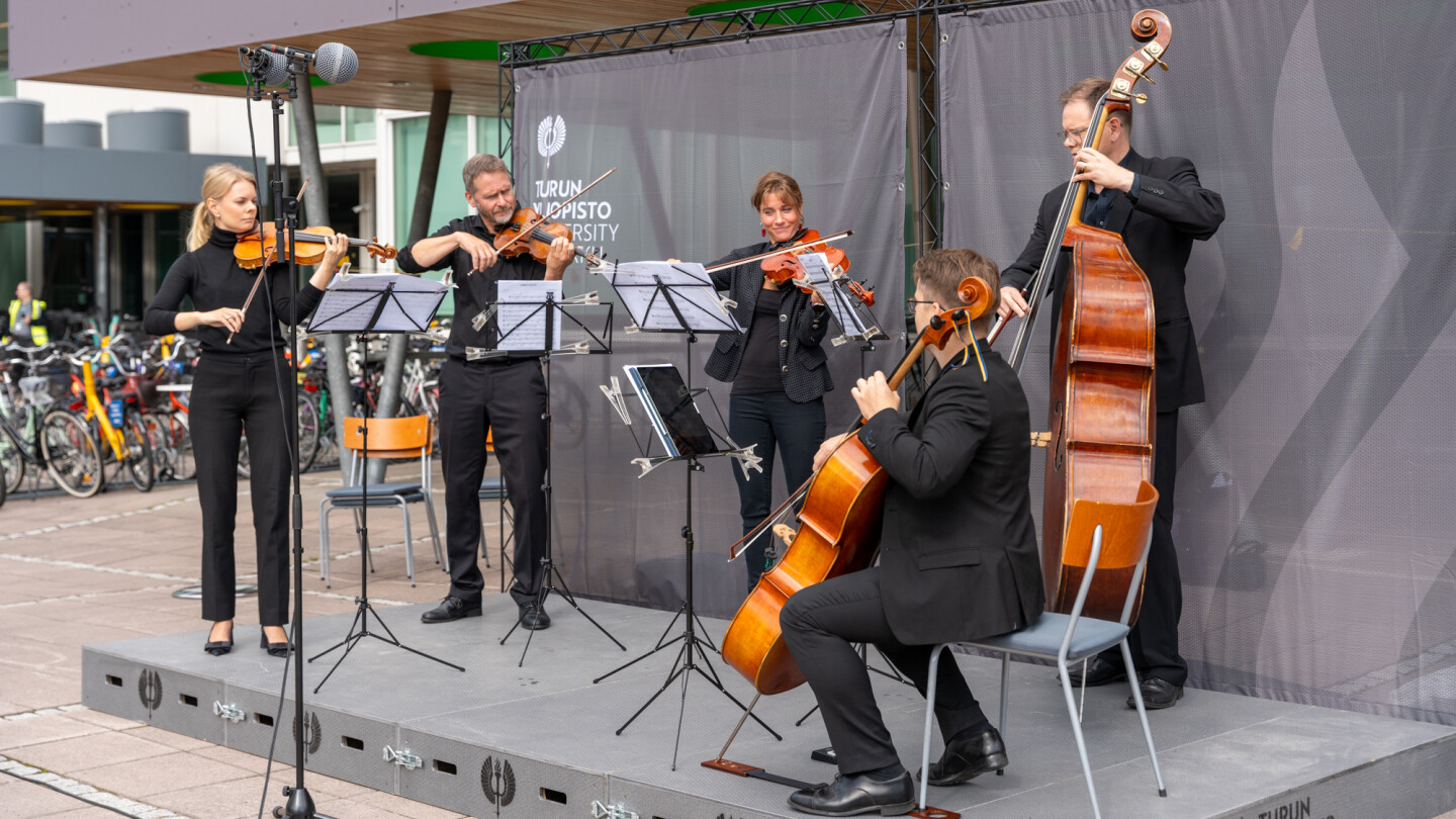 lavaohjalmaa avajaiskarnevaaleilla