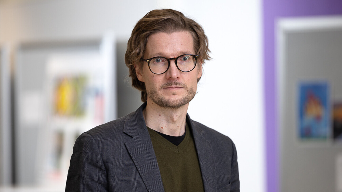 Tatu Hyttinen lähikuvassa.