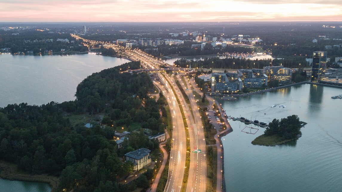 Länsiväylän moottoritie.