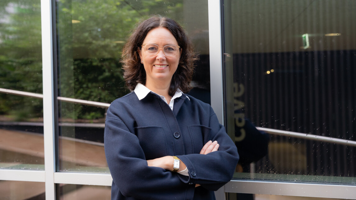 Cecilia Söderberg-Nauclér lähikuvassa ulkona.