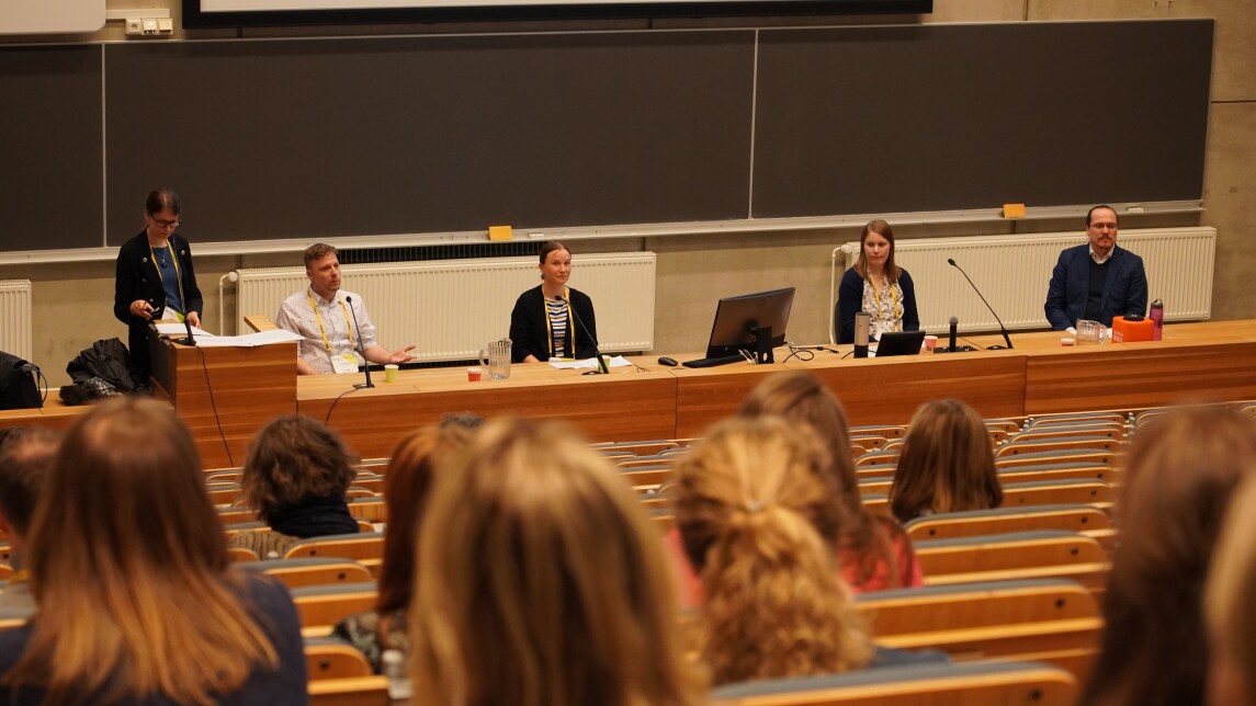 Paneelikeskustelijoita XLVIII Kielitieteen päivillä