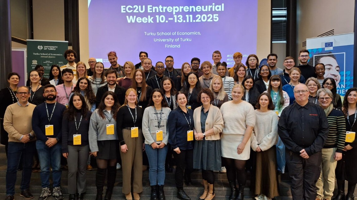 Group photo of the participants and organisers