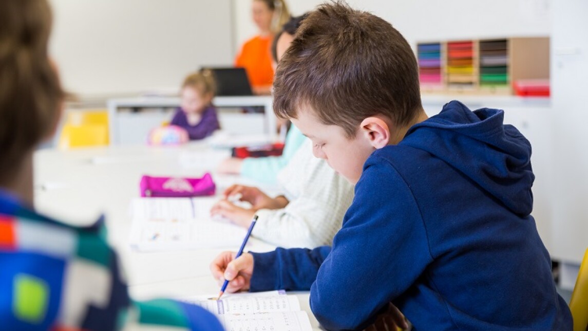 Oppilaita koululuokassa.