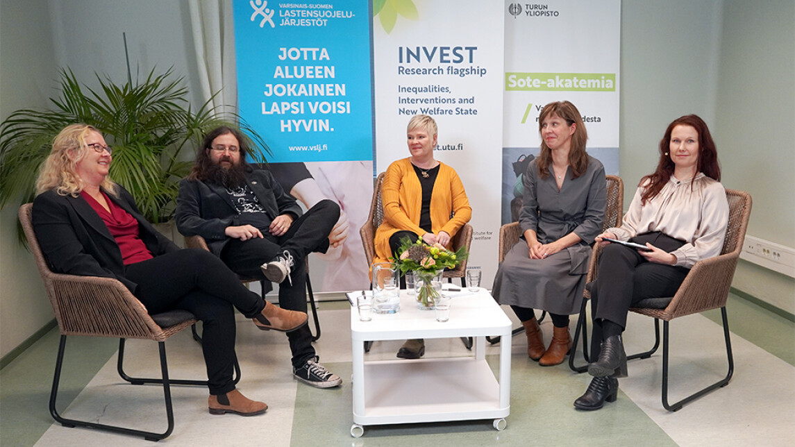 Lapsen oikeuksien päivän asiantuntijapaneeli, Milla Roos, Sami Luoto, Virpi Pöyhönen, Linnea Karlsson, Katja Keisala