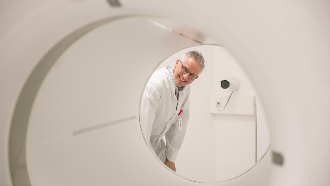 Lääketieteellinen laite, mukana henkilö 