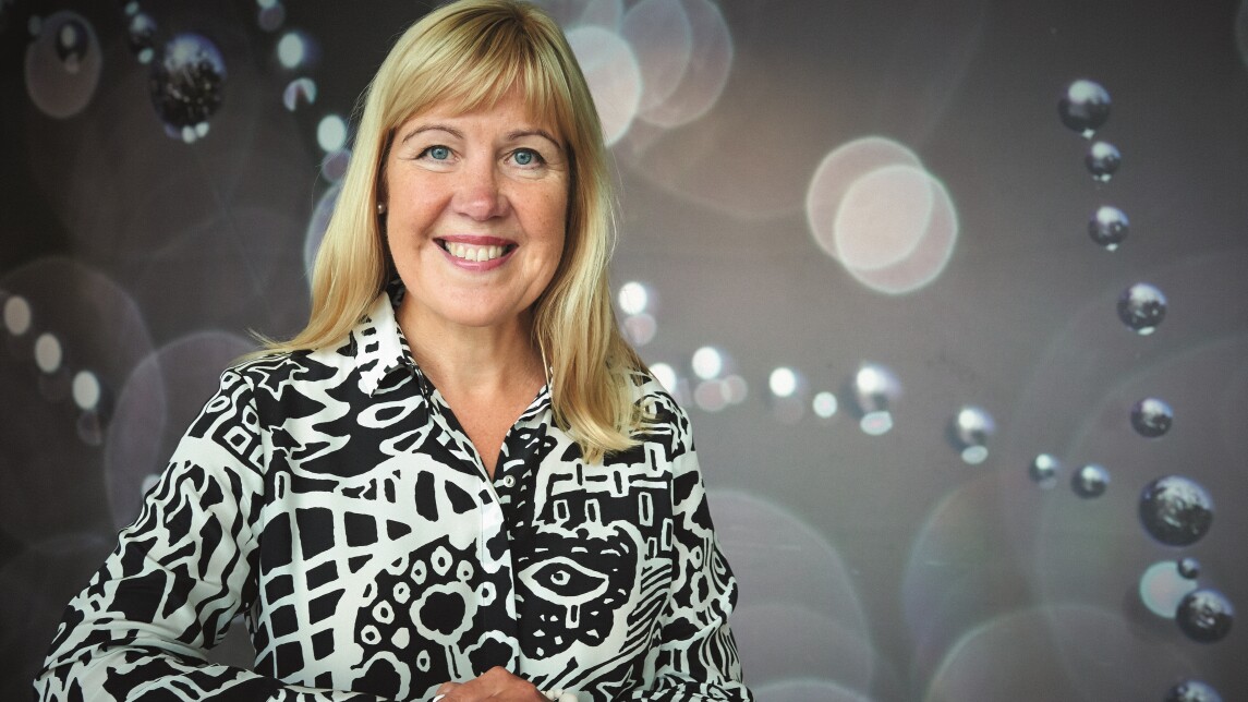 Henkilökuva Riitta Lahesmaasta.