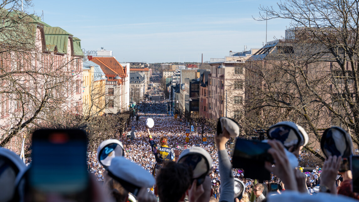 Lakitustilaisuus vappuna Puolalanmäellä