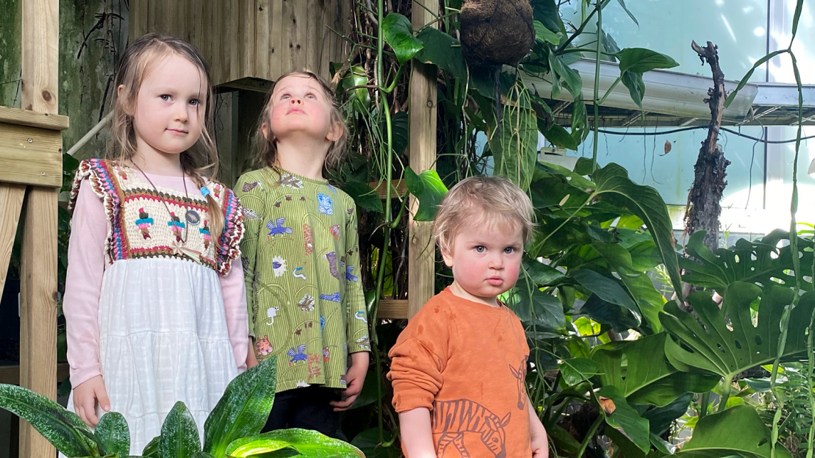 Lapsia kasvitieteellisellä puutarhalla