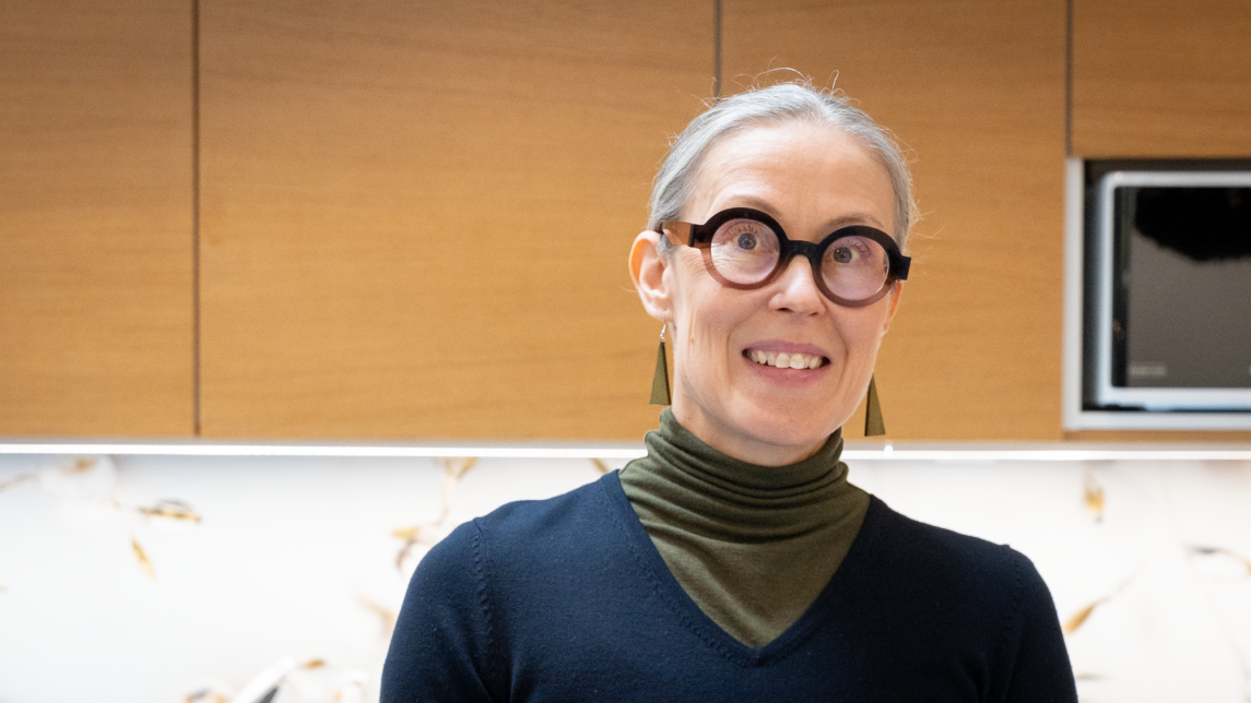 Kati Hanhineva lähikuvassa.