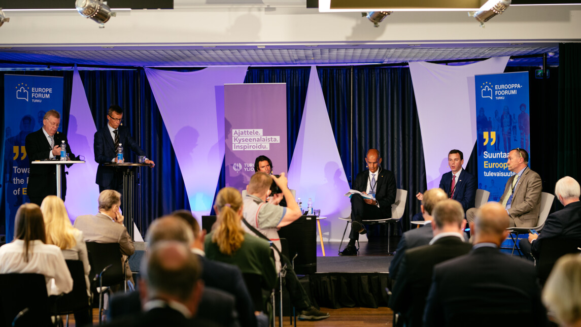 Paneelikeskustelu Eurooppa-foorumin tiedepäivässä vuonna 2021