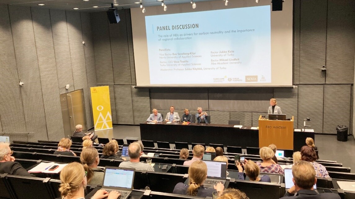 participants of a joint sustainability event in a lecture room