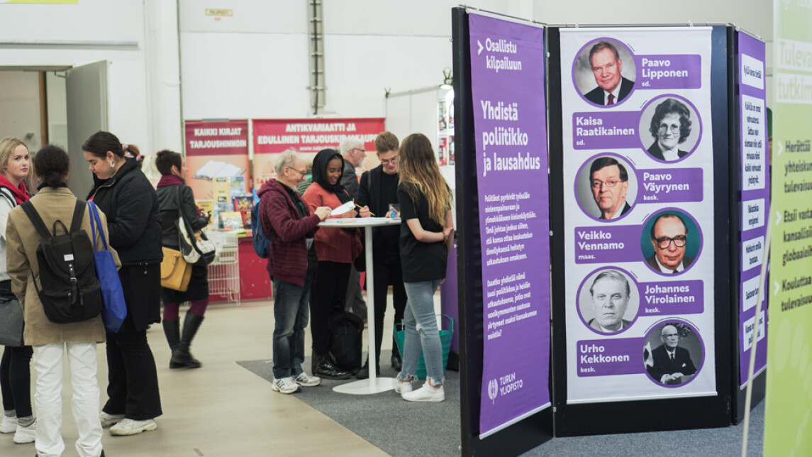 Eduskuntatutkimuksen keskus Kirjamessuilla.