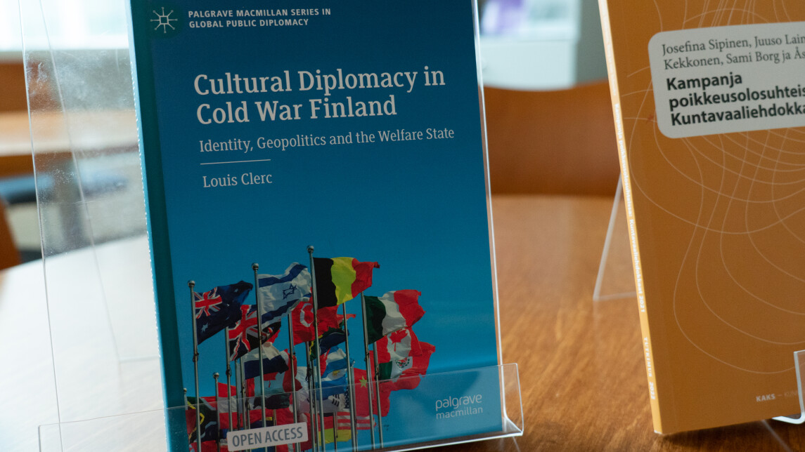 Kuva Cultural diplomacy -kirjan kannesta.