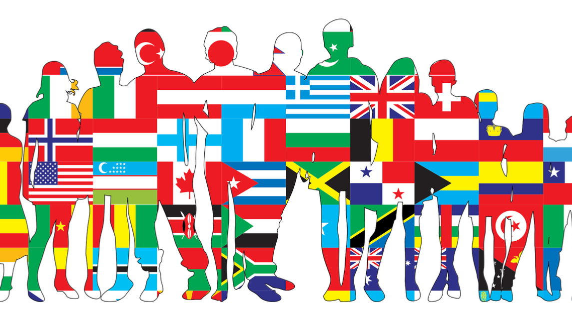 Ihmishahmo, jotka kuvitettu eri maiden lipuin.