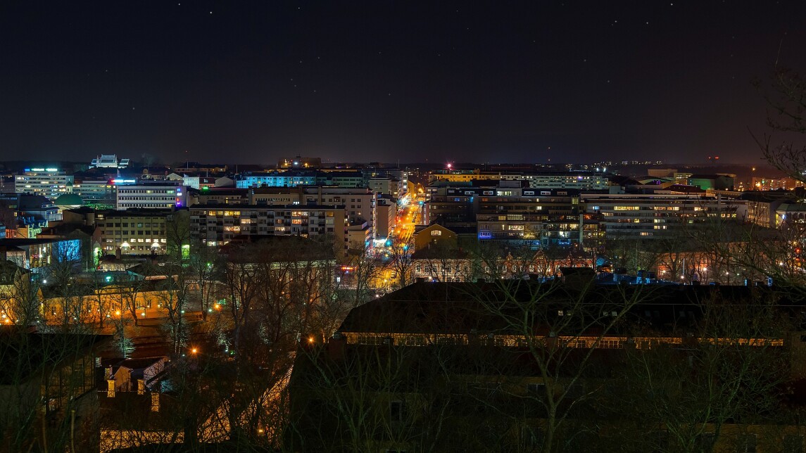 Öinen maisemakuva Turun keskustasta.