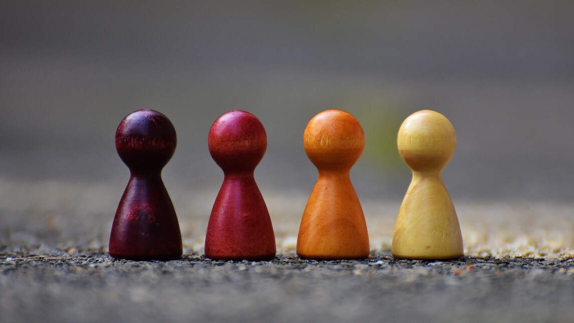 Pelinappuloita rivissä