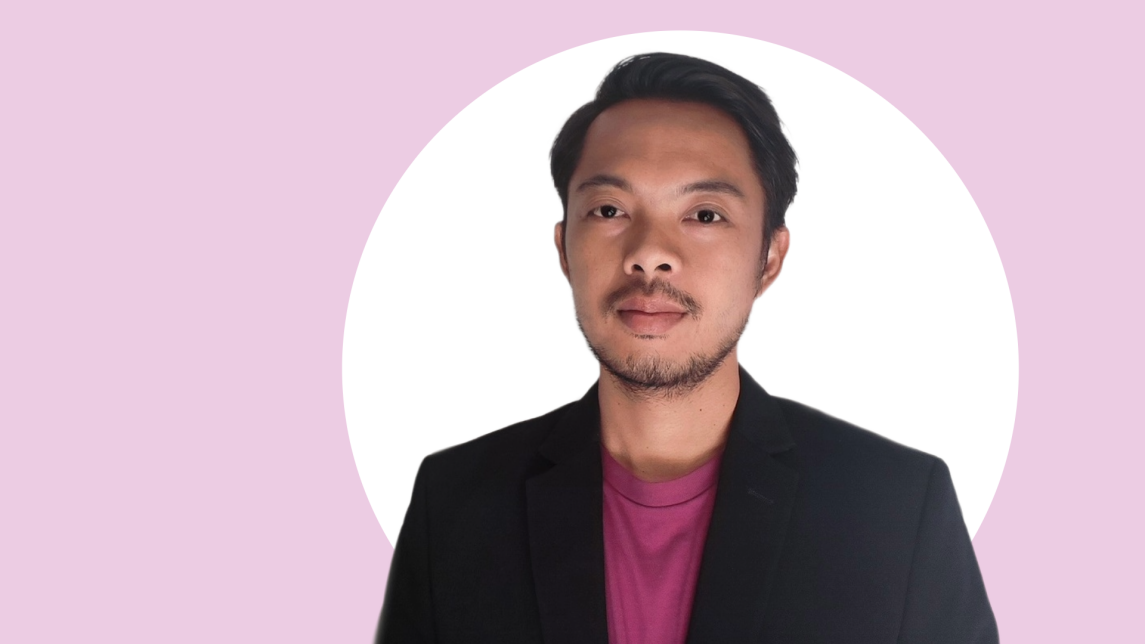 A photo of Arka Yanitama with pink and white background.