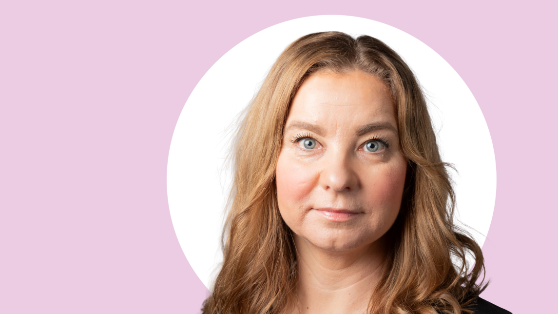 Kirsi Peltonen lähikuvassa.