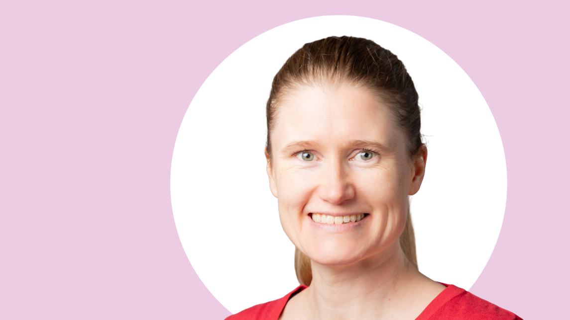 Mirkka Danielsbacka lähikuvassa.