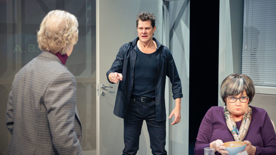 kuvituskuva sohva-näytelmästä