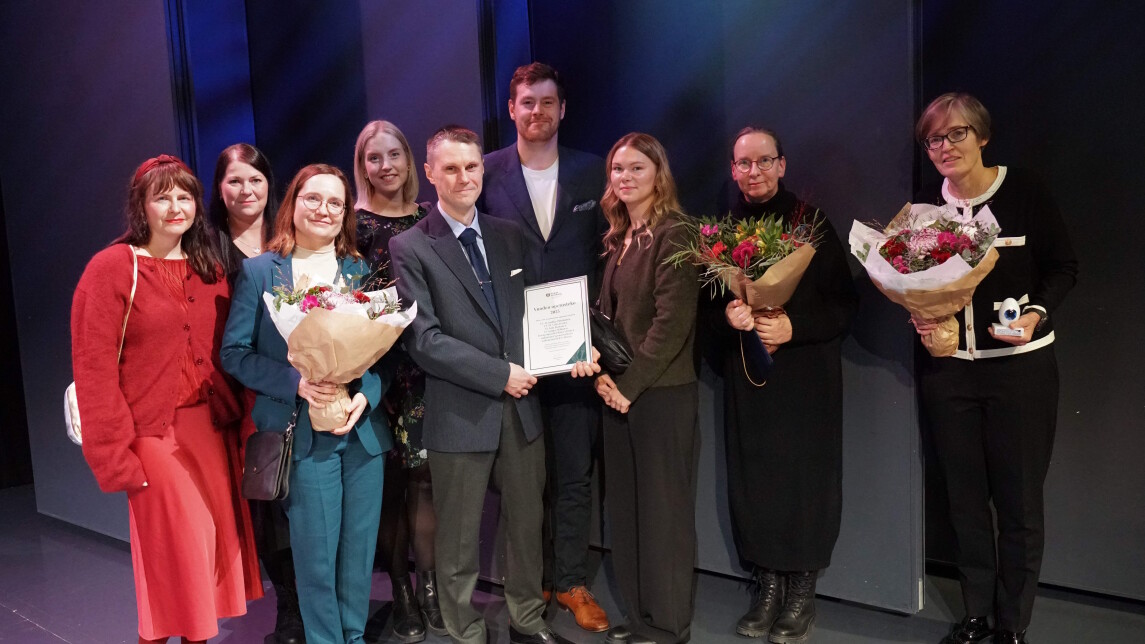 Palkitut poseeraamassa