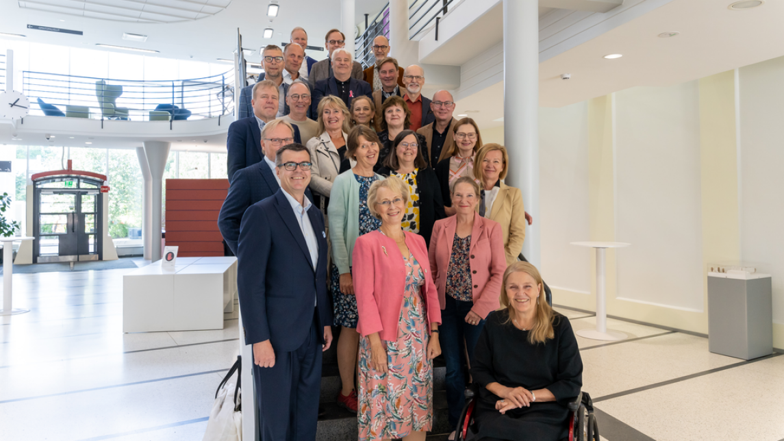 Oikeustieteellisestä tiedekunnasta 80-luvulla valmistuneita kurssitapaamisessa Caloniassa 2.9.2022