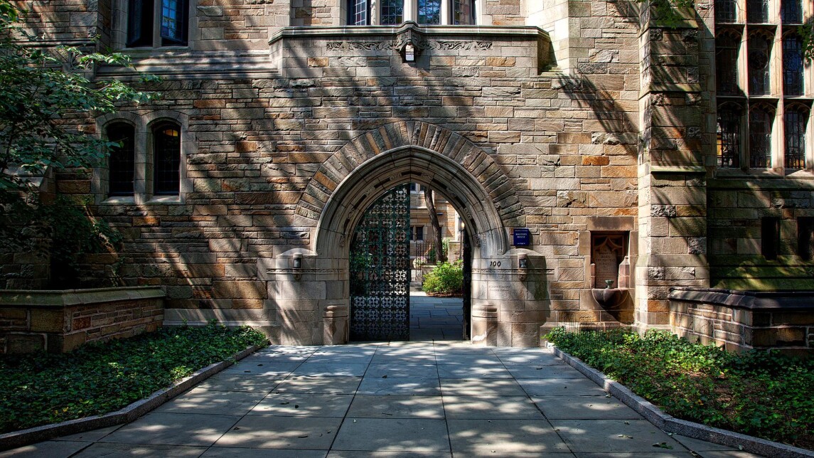 Portti Yalen yliopistossa.