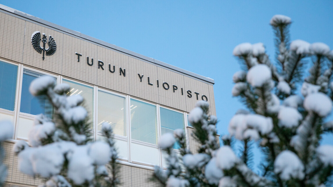 UUTISKUVA paarakennus talviaamuna 1