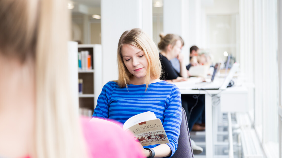 opiskelijoita Feeniks kirjastossa (6)