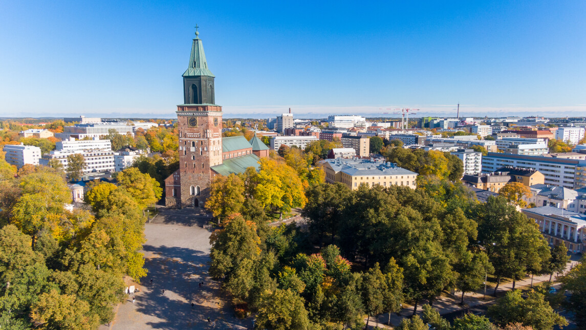 Ilmakuva Turun tuomiokirkko ja Akatemiatalo syksy 2022